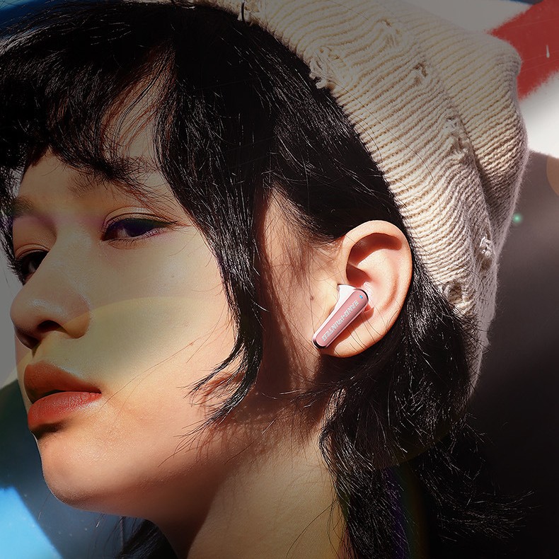 Long Range Low Latency Game Headset