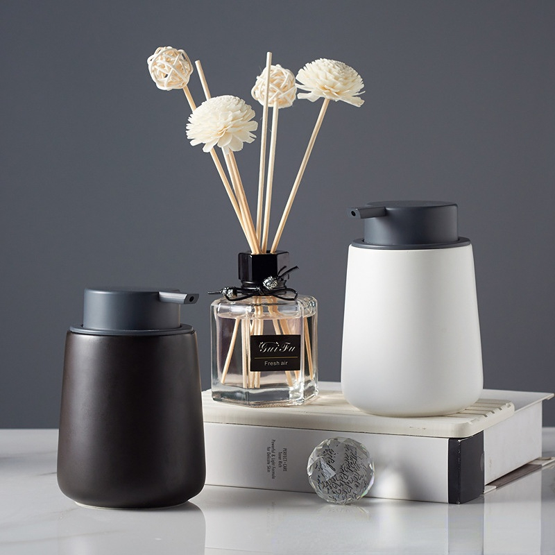 Ceramic Lotion Bottle Press Packaging In Hotel