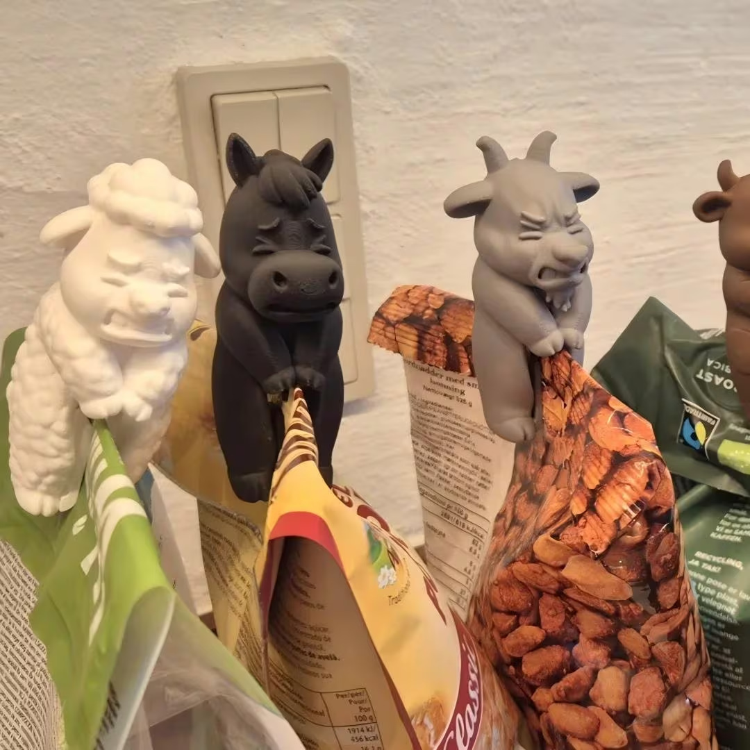 3D-printed Animal Farm Clamp For Sealing Bags